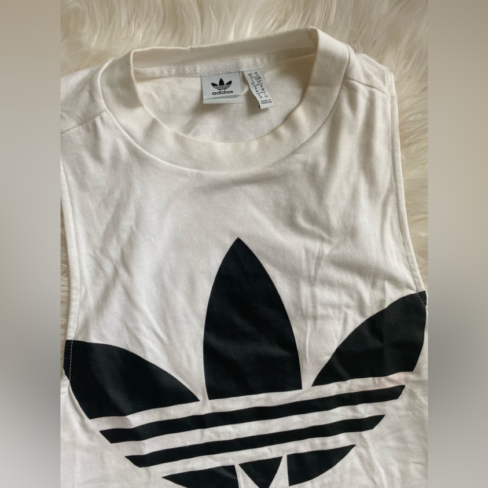 Adidas top - Picture 4 of 7